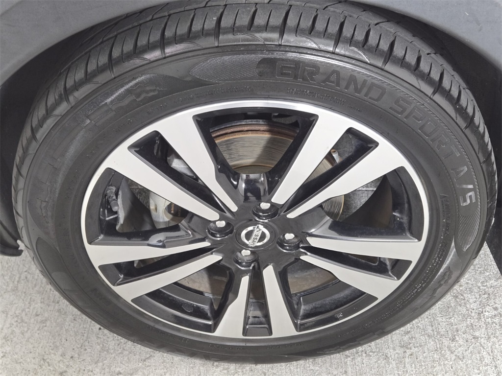 Vehicle image 9 of 29
