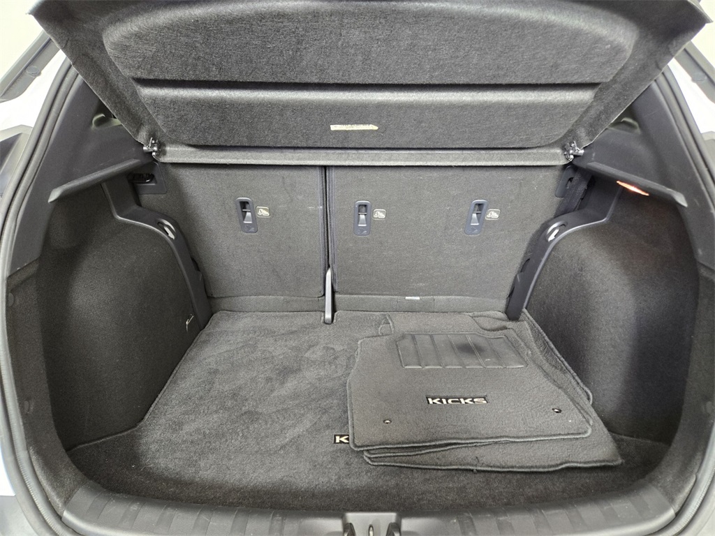 Vehicle image 13 of 29