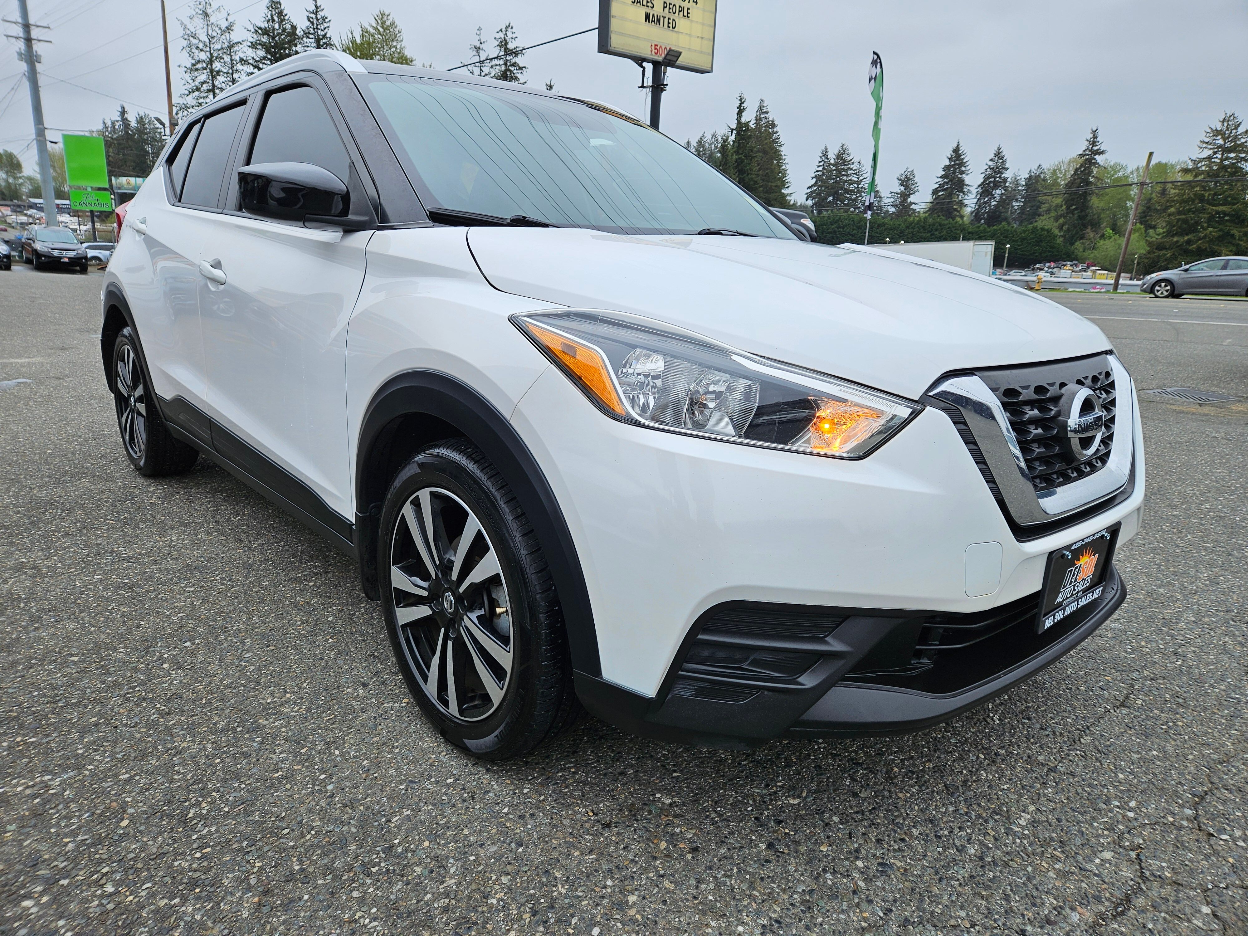 2019 Nissan Kicks SV Image 2 of 24