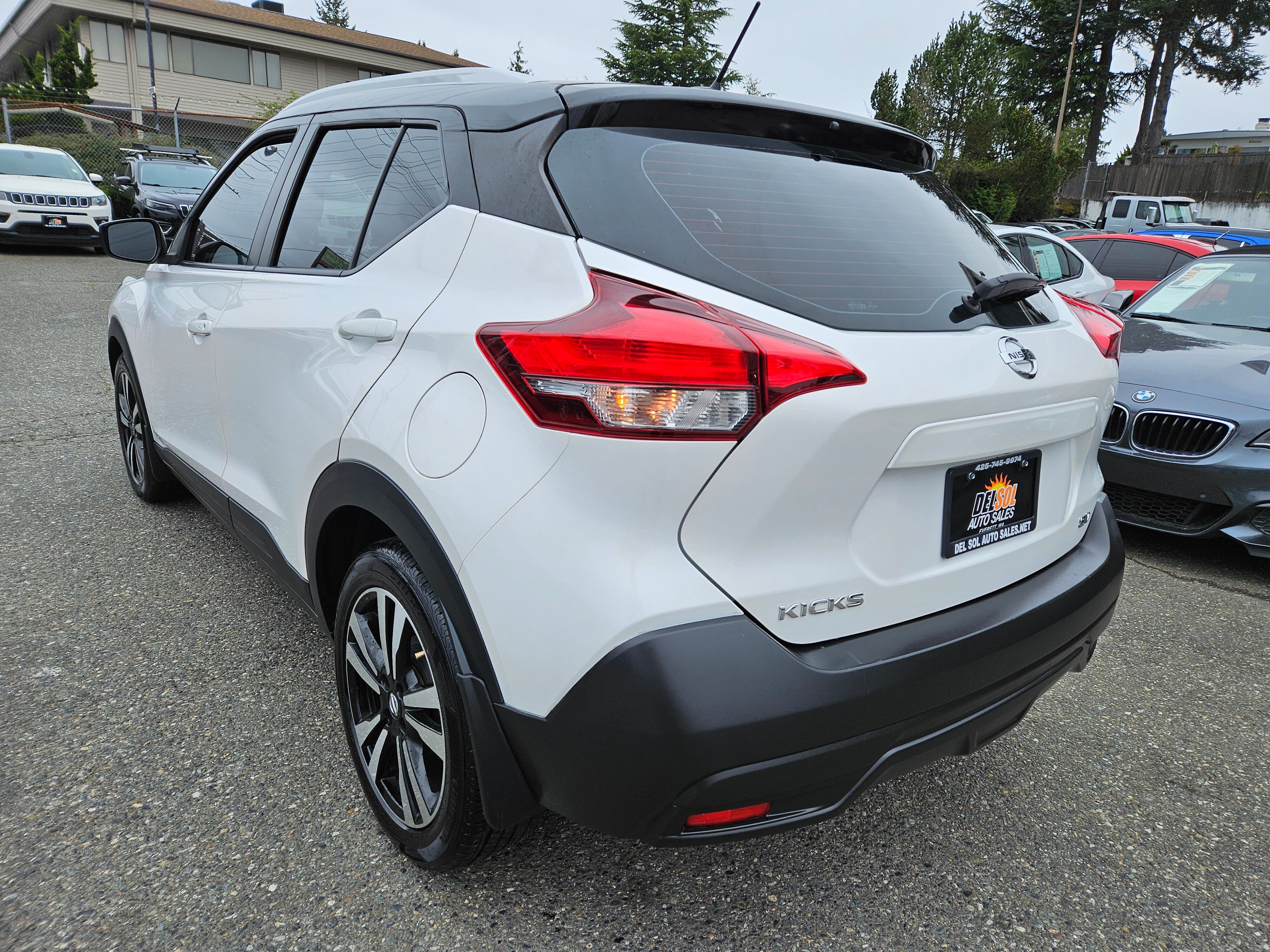 2019 Nissan Kicks SV Image 3 of 24