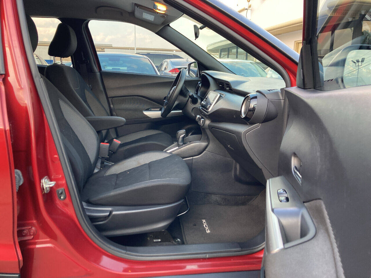 Vehicle image 11 of 12