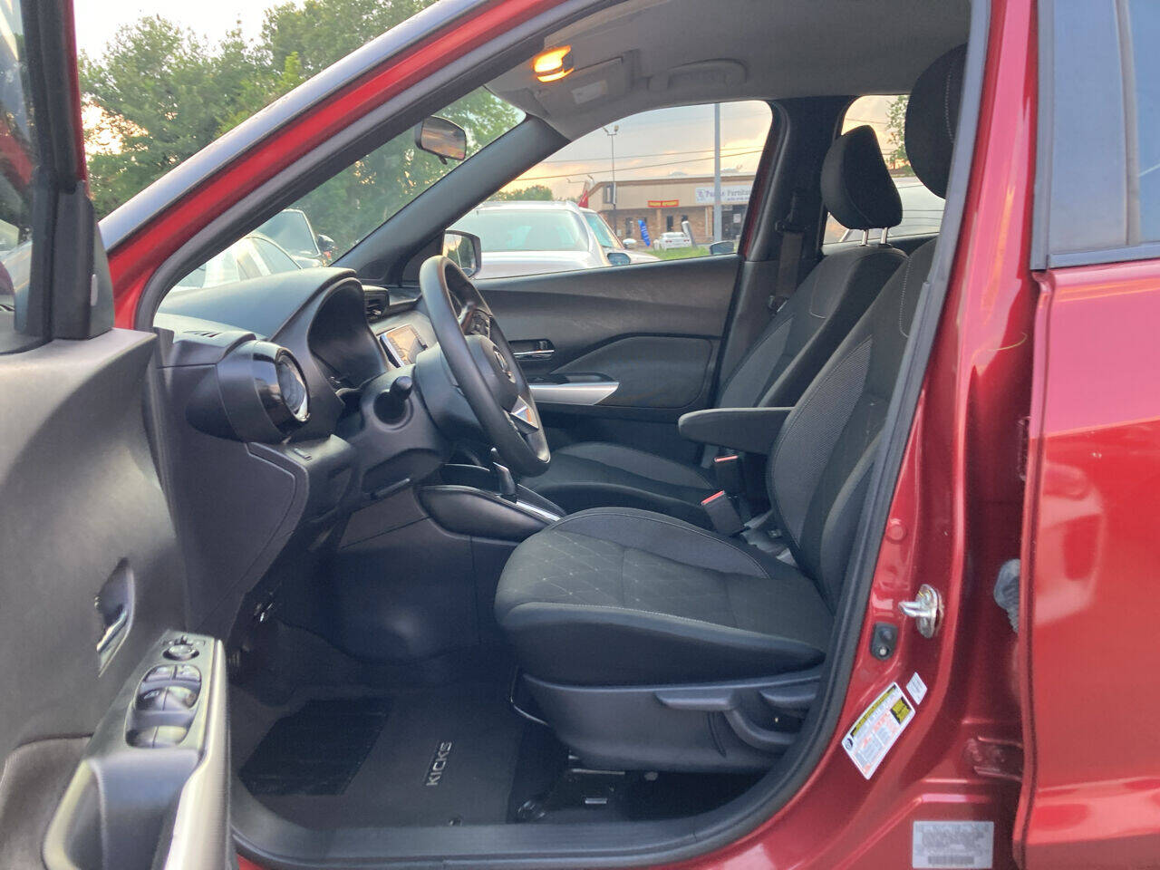 Vehicle image 8 of 12