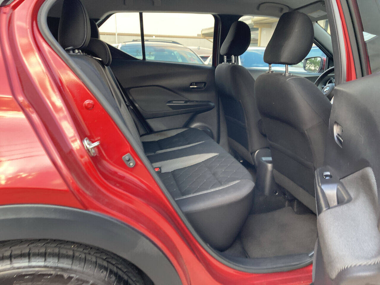 Vehicle image 10 of 12