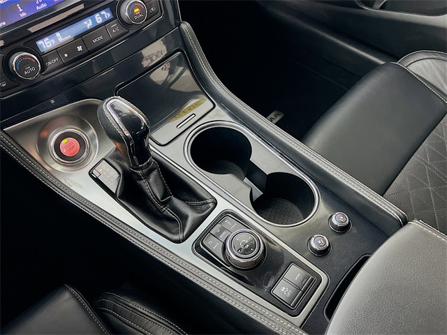 Vehicle image 22 of 38