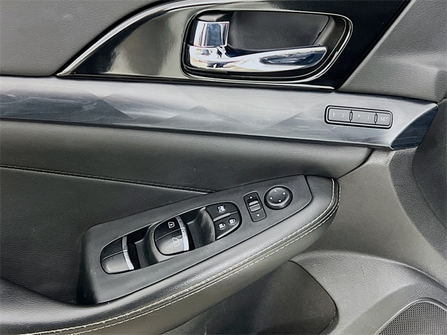Vehicle image 9 of 38