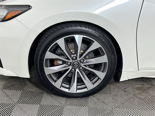 Vehicle image 27 of 38