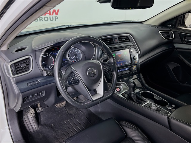 Vehicle image 34 of 38