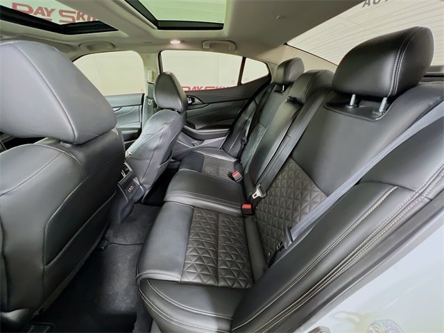 Vehicle image 23 of 38