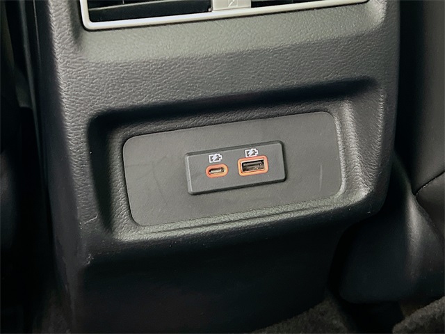 Vehicle image 33 of 38