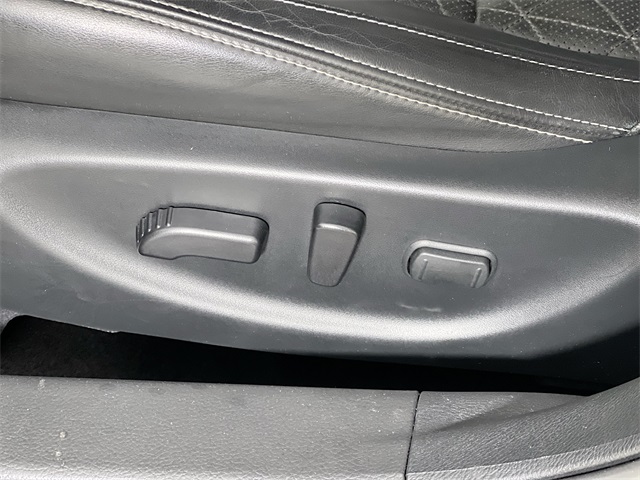 Vehicle image 11 of 38