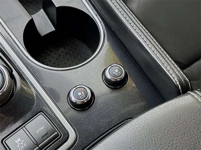Vehicle image 21 of 38
