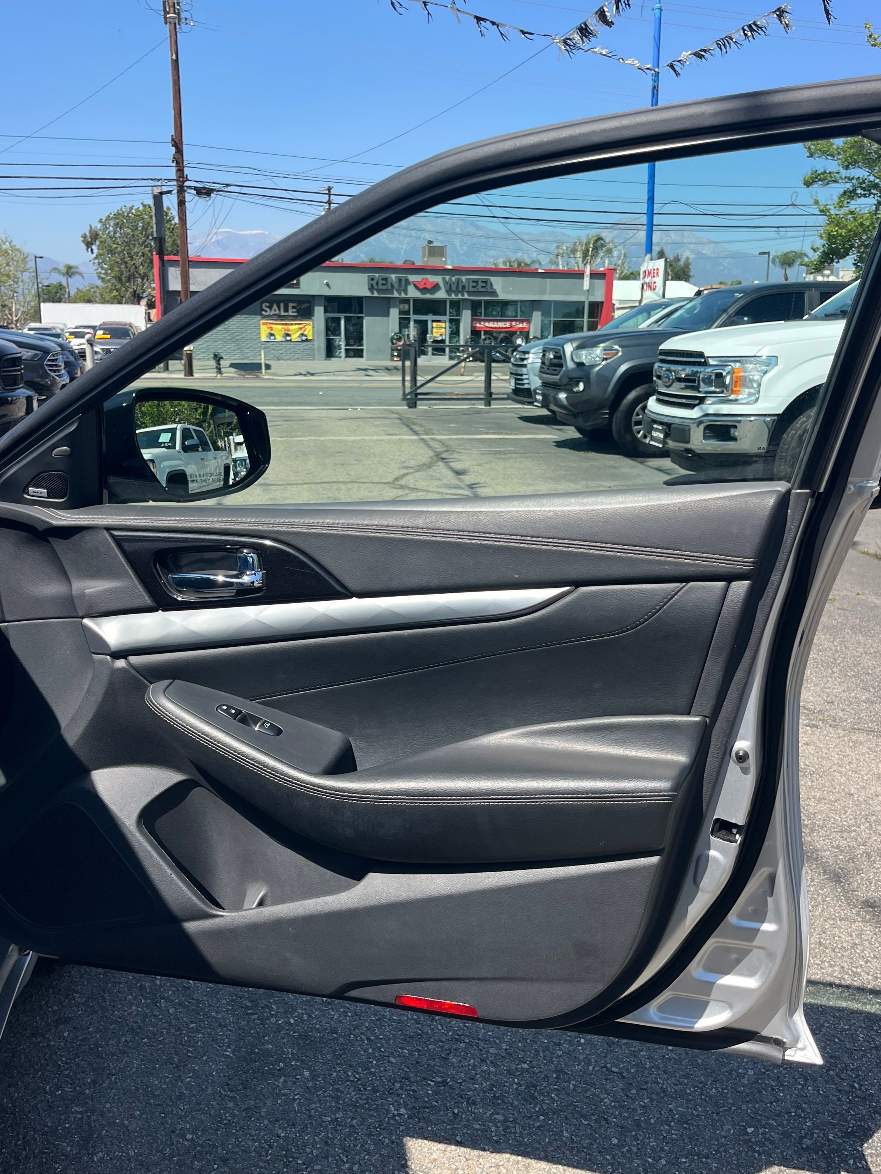 Vehicle image 18 of 74