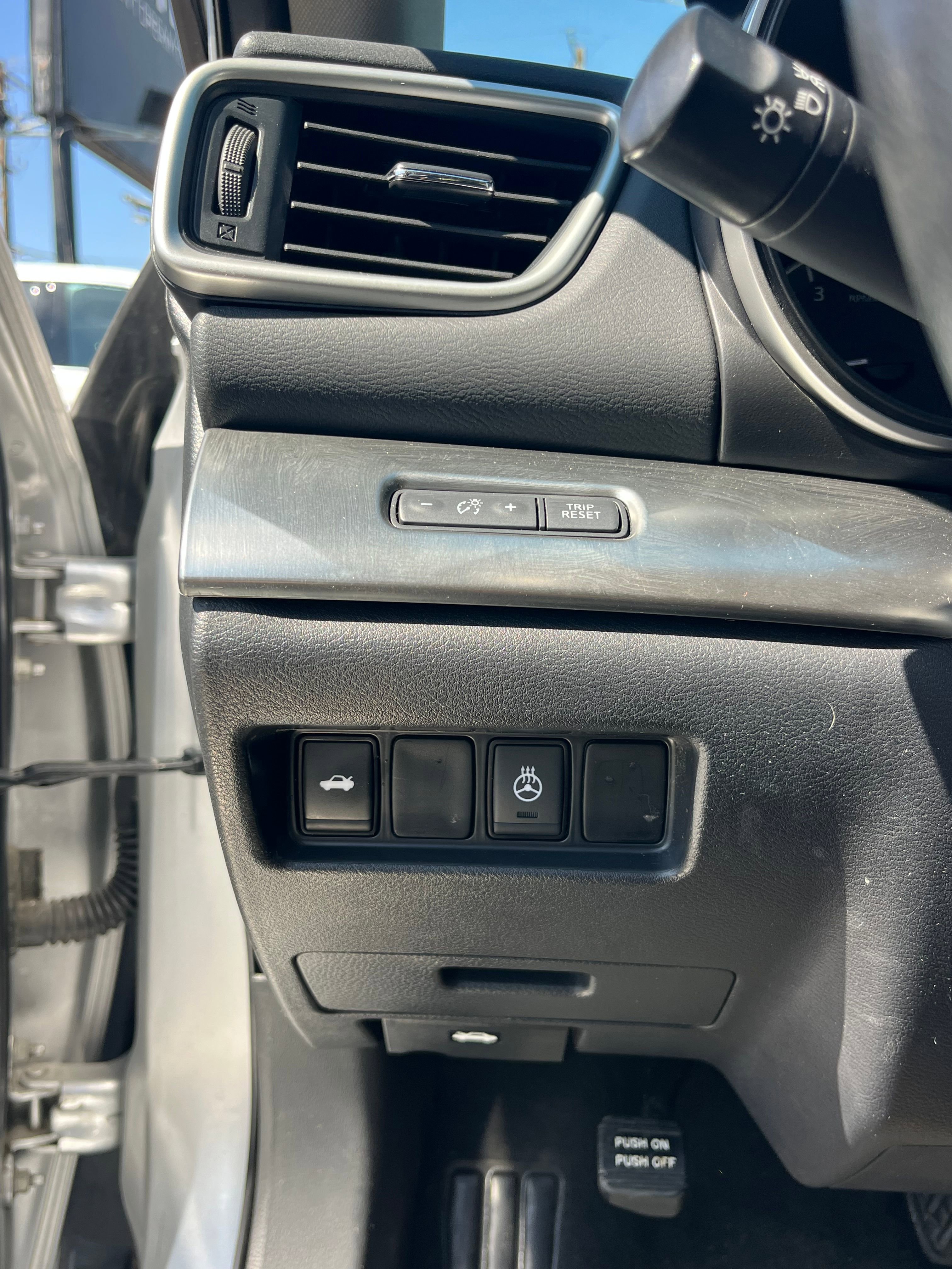 Vehicle image 30 of 74