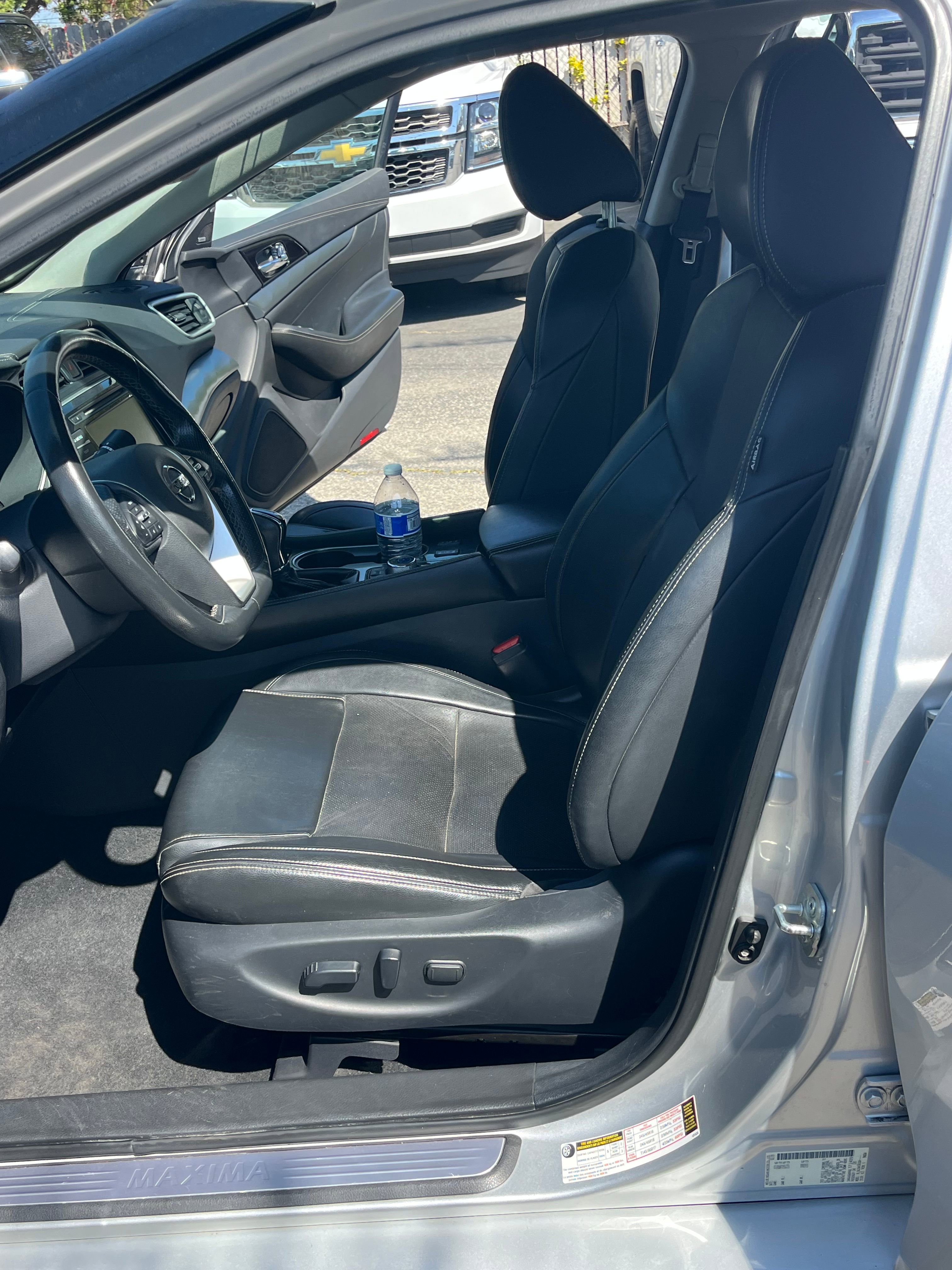 Vehicle image 23 of 74