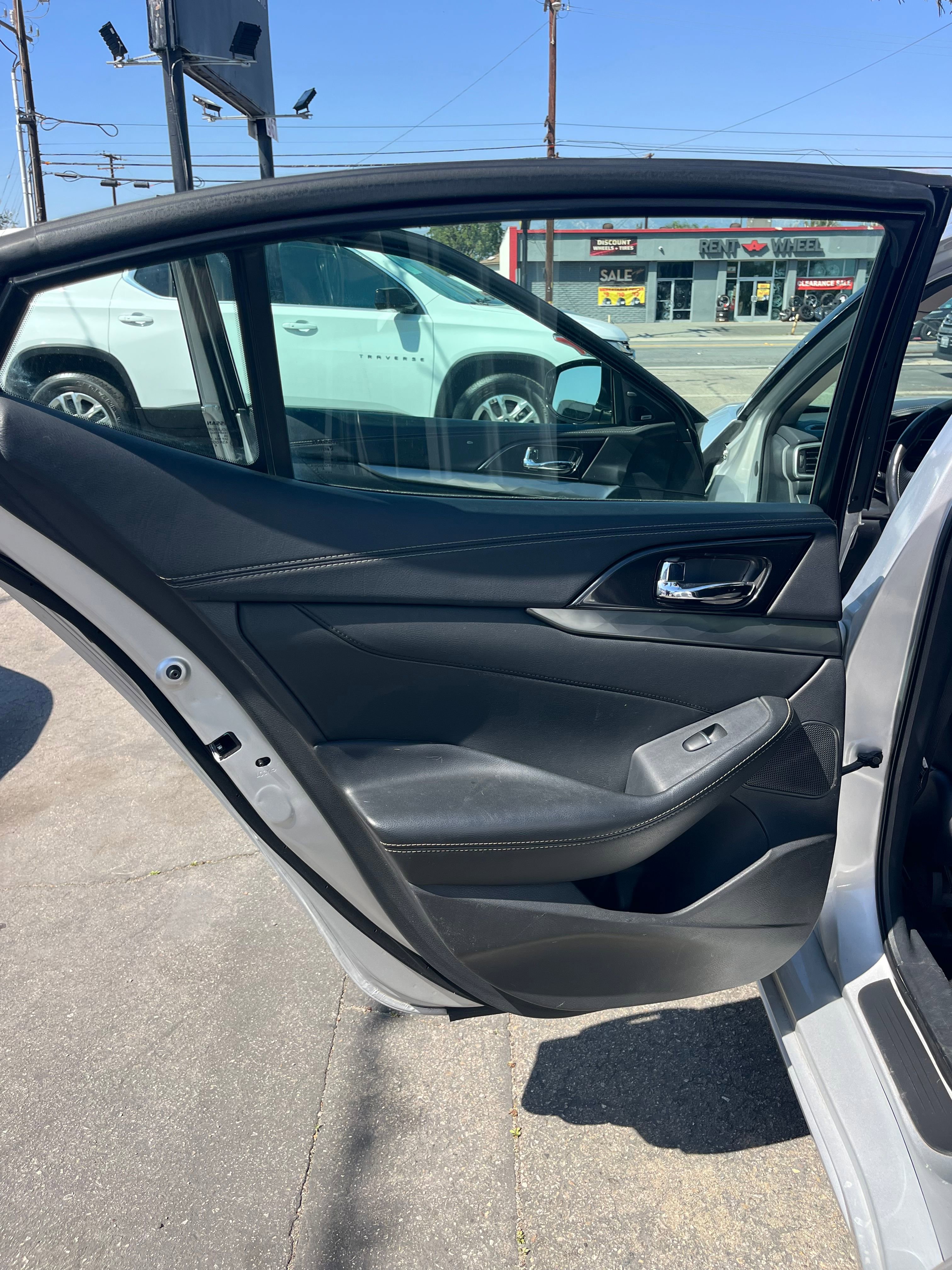 Vehicle image 16 of 74
