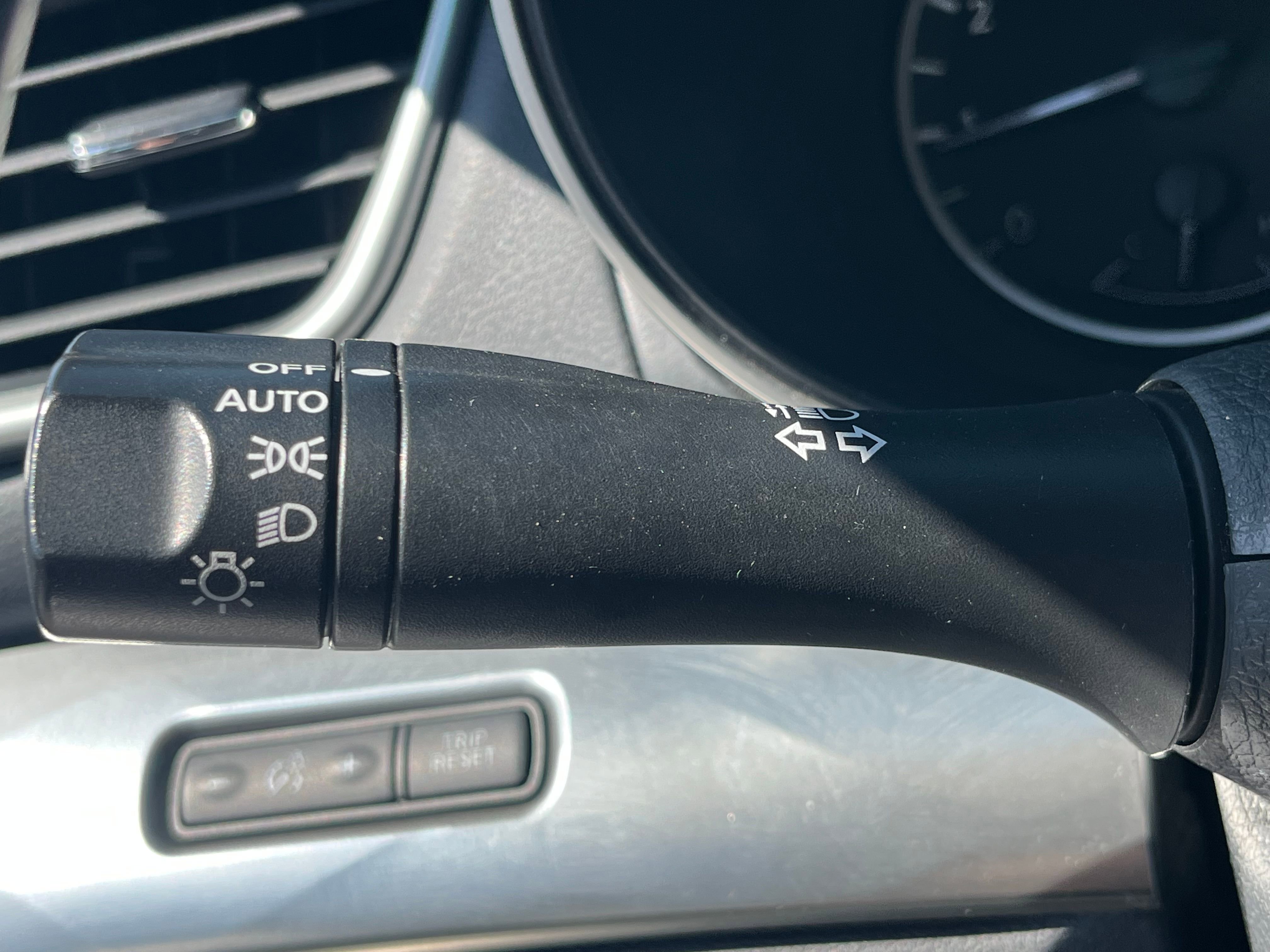Vehicle image 33 of 74