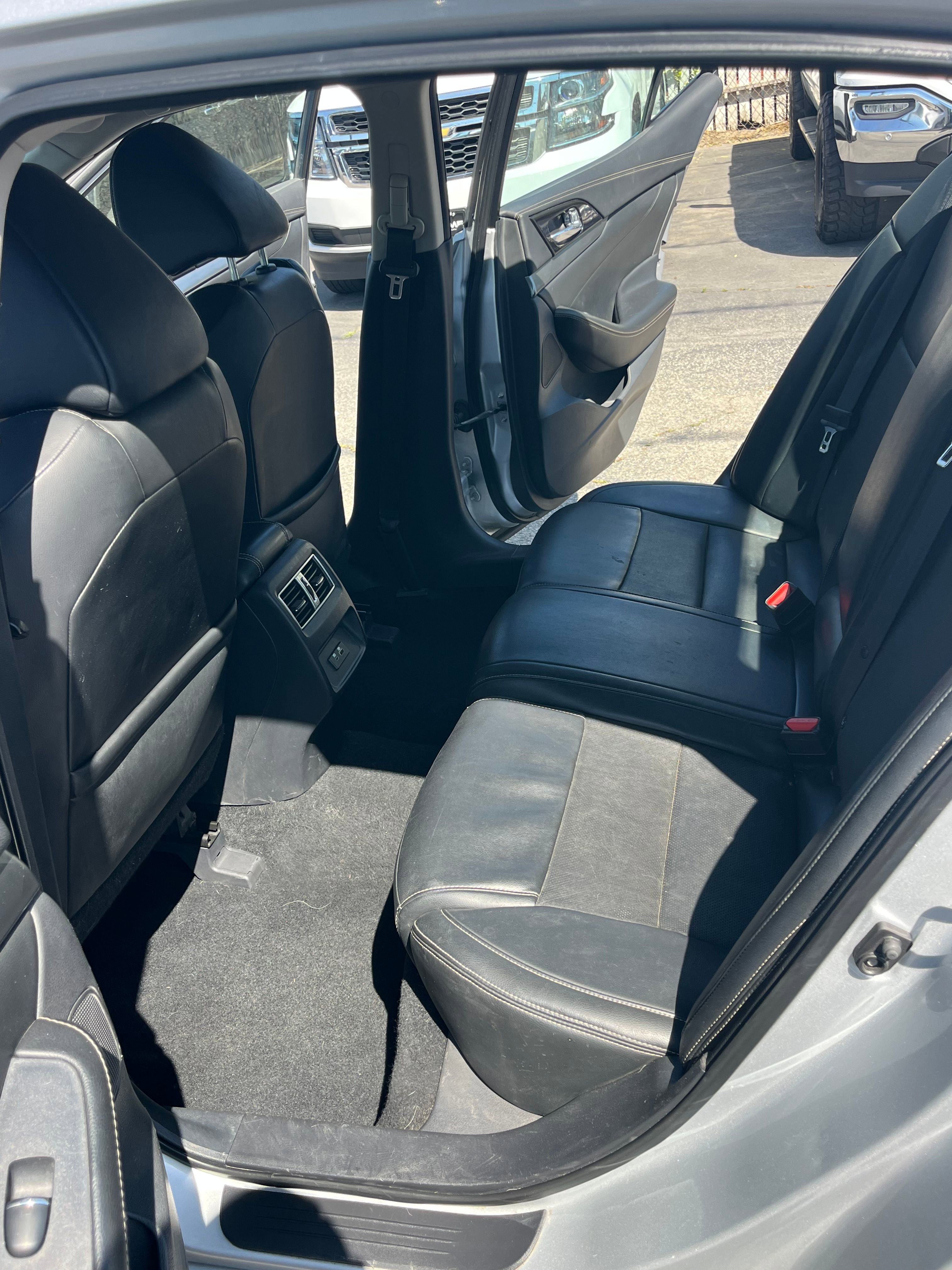 Vehicle image 25 of 74