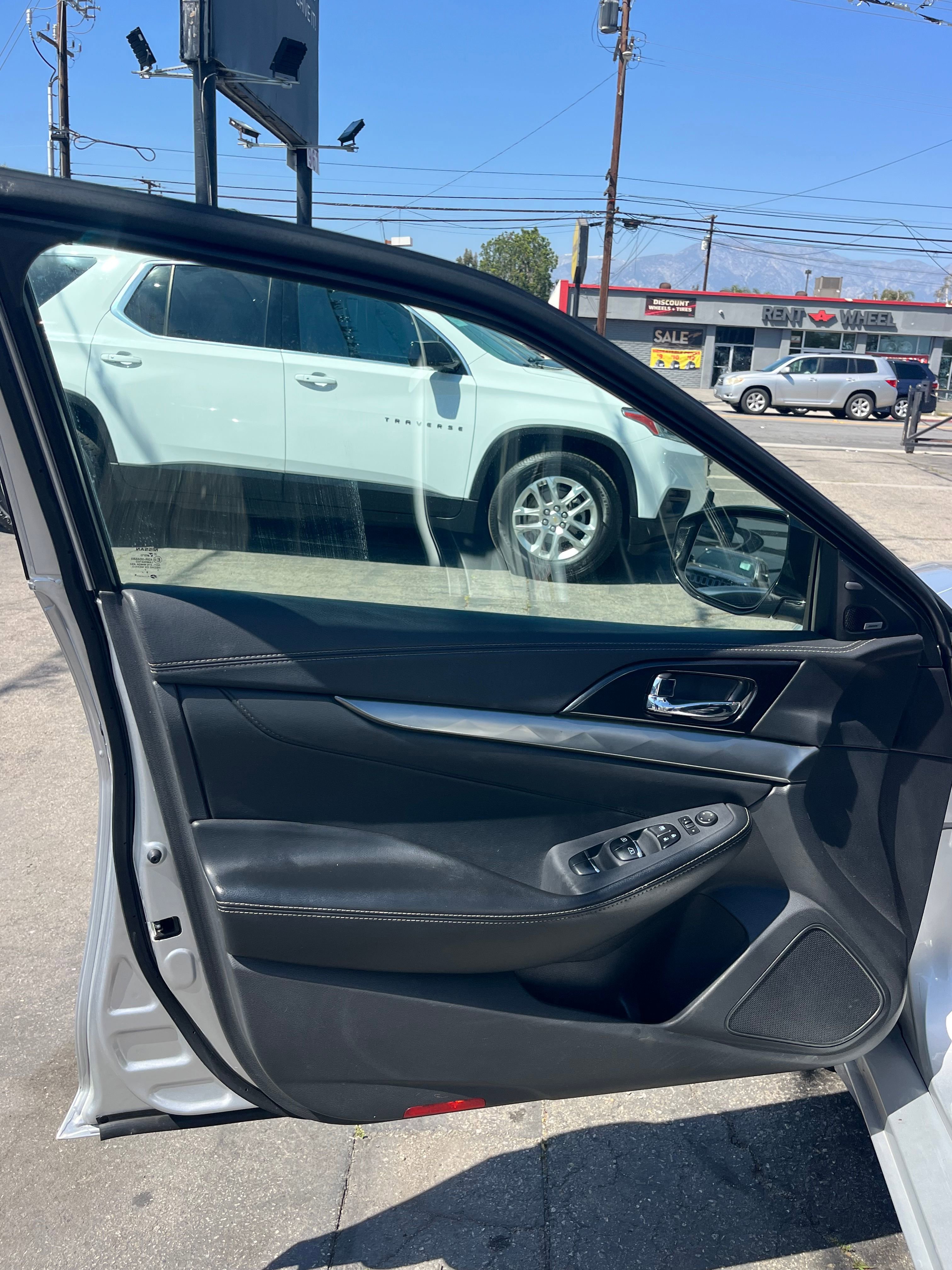 Vehicle image 13 of 74