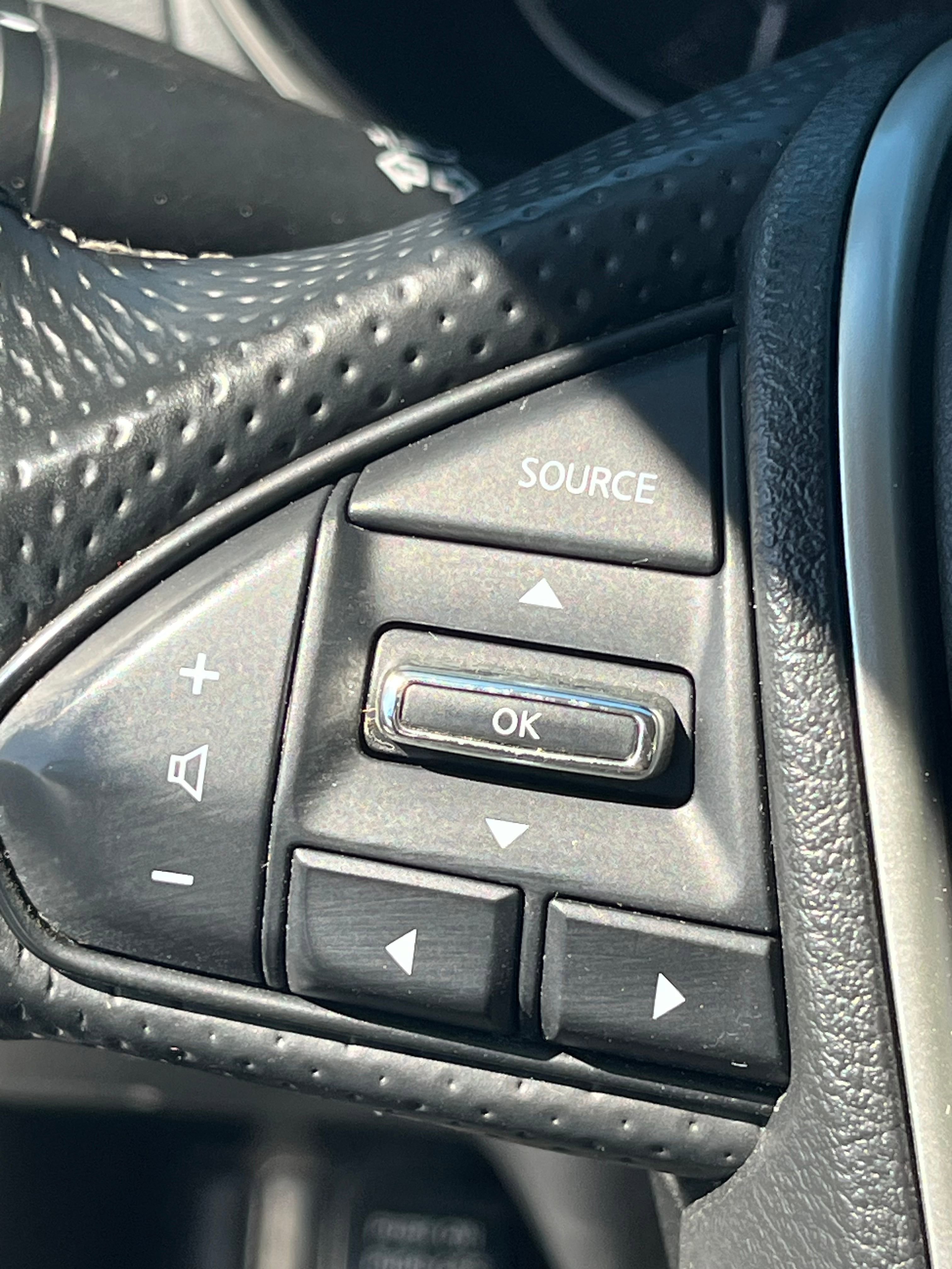 Vehicle image 32 of 74