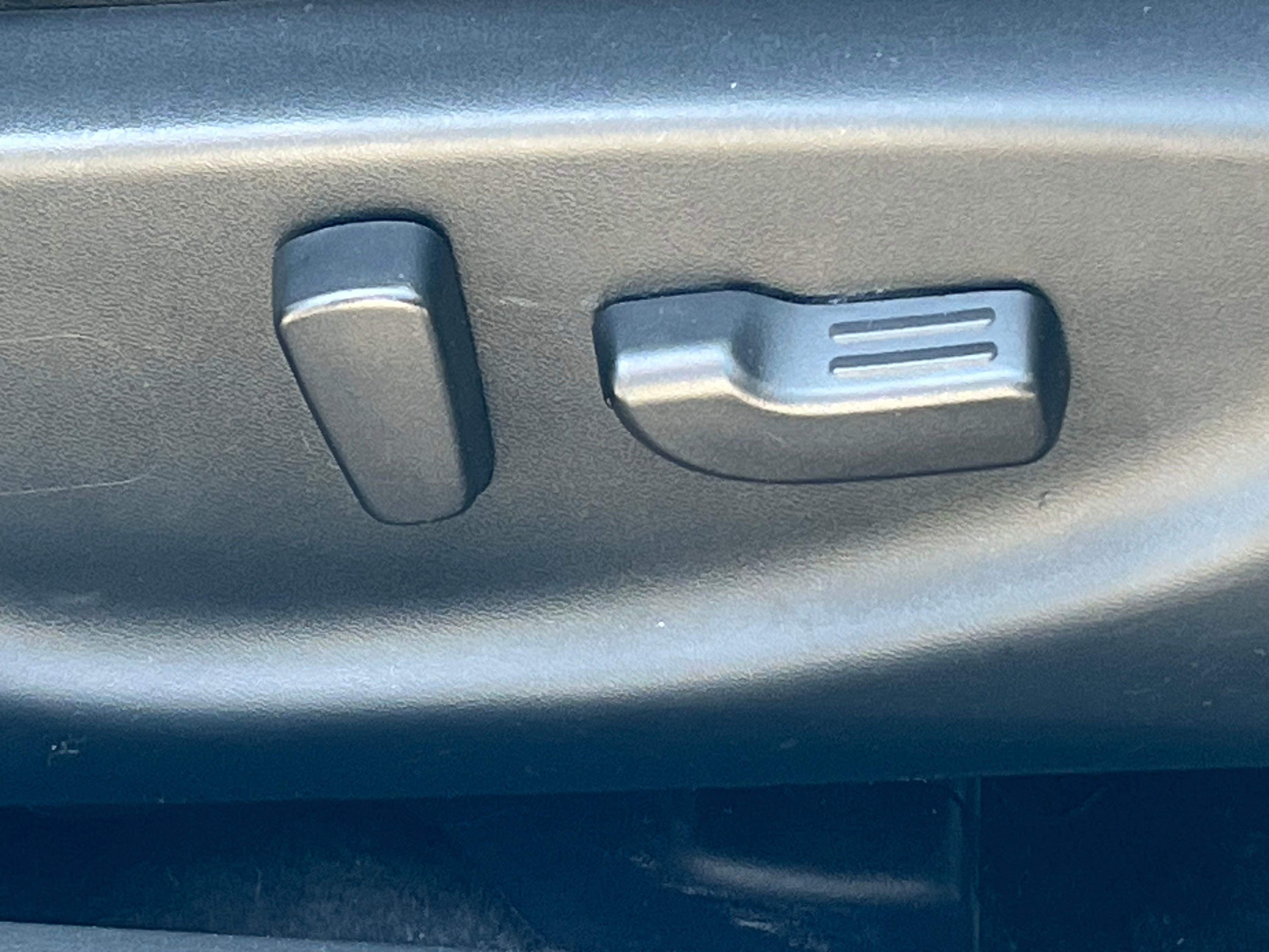 Vehicle image 28 of 74