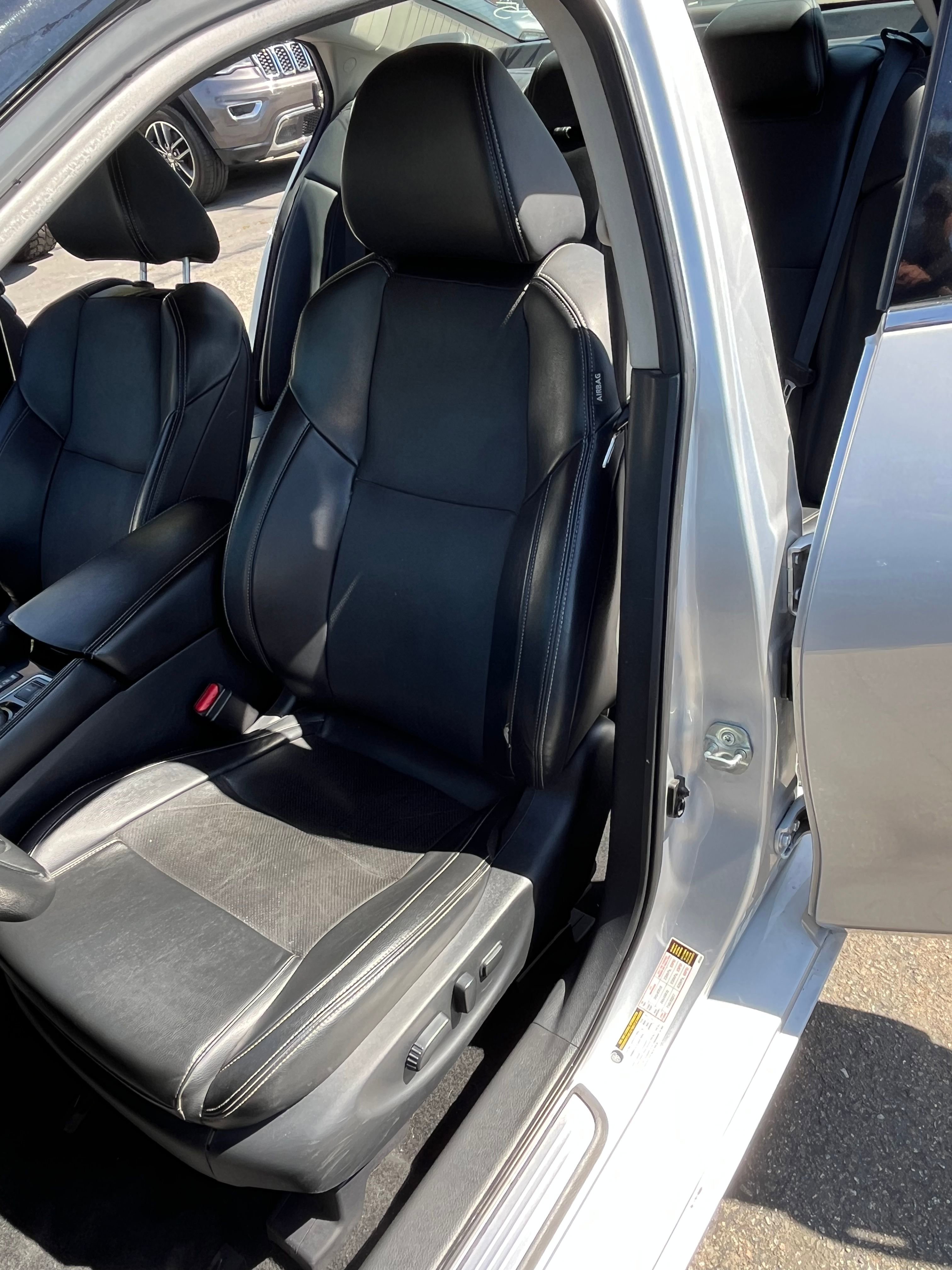 Vehicle image 72 of 74