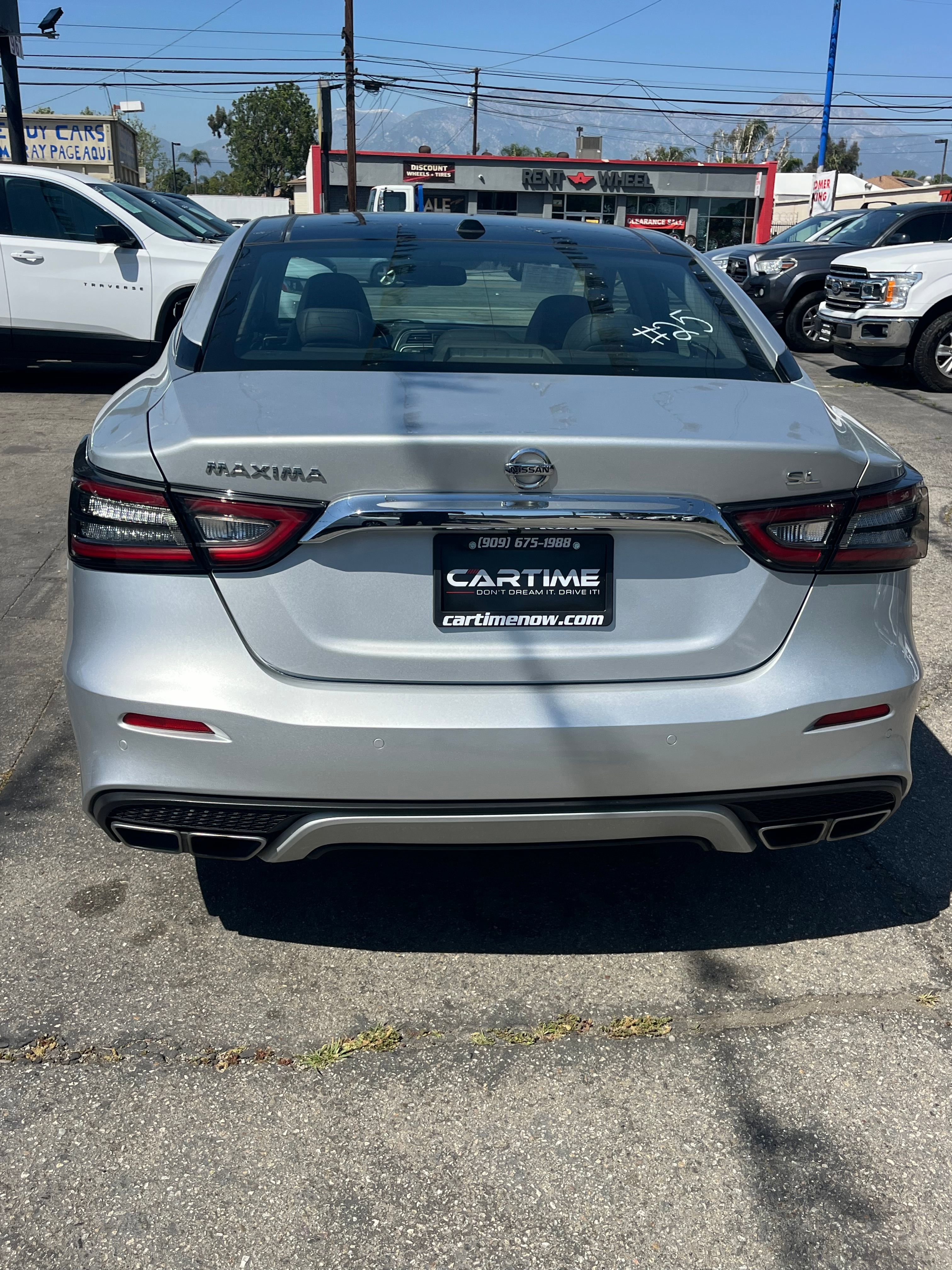 Vehicle image 10 of 74