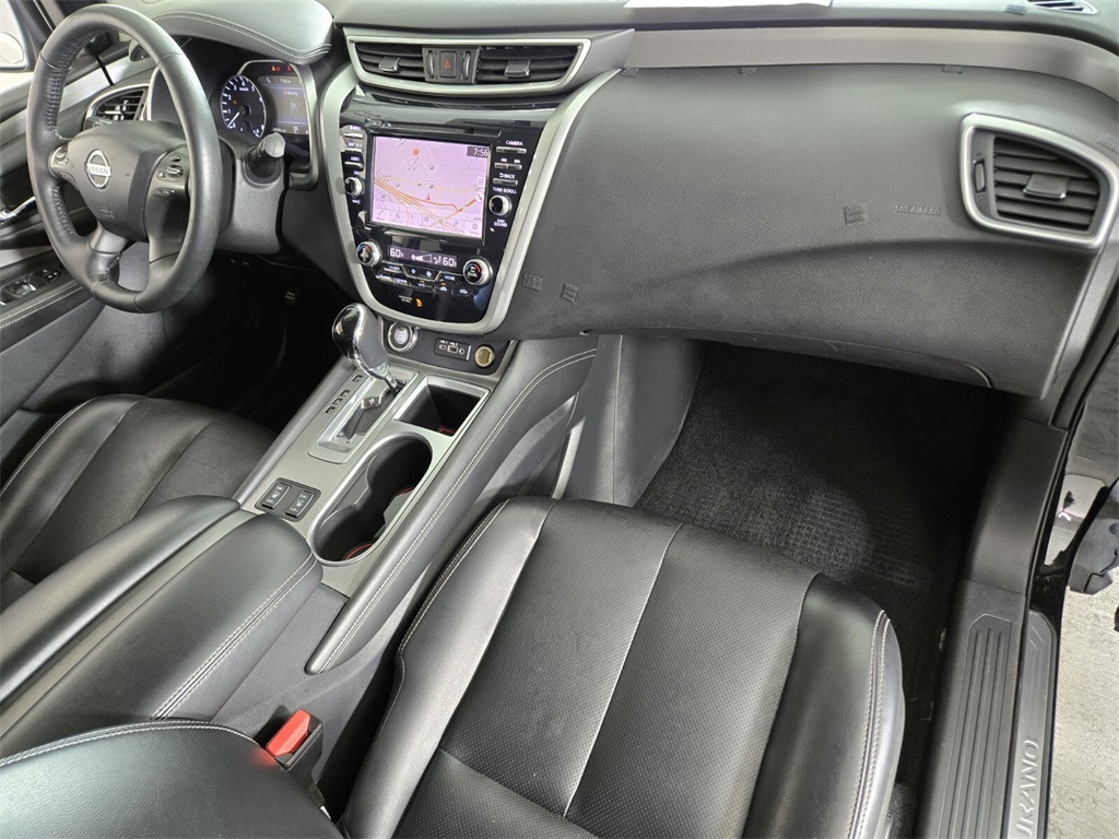 Vehicle image 19 of 39