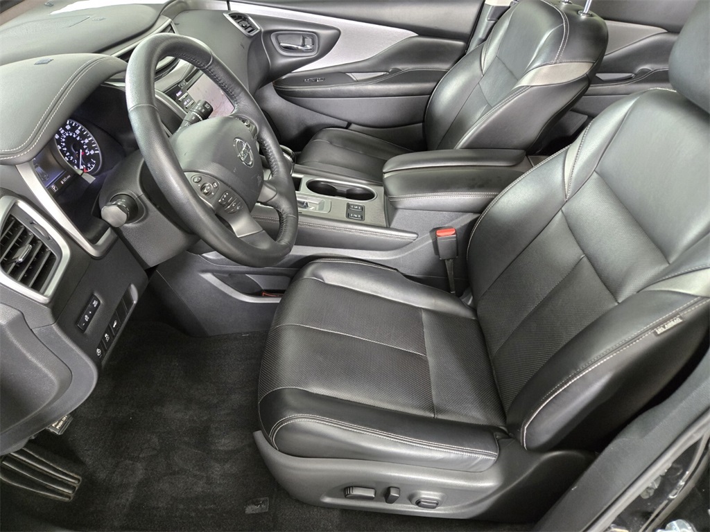 Vehicle image 13 of 39