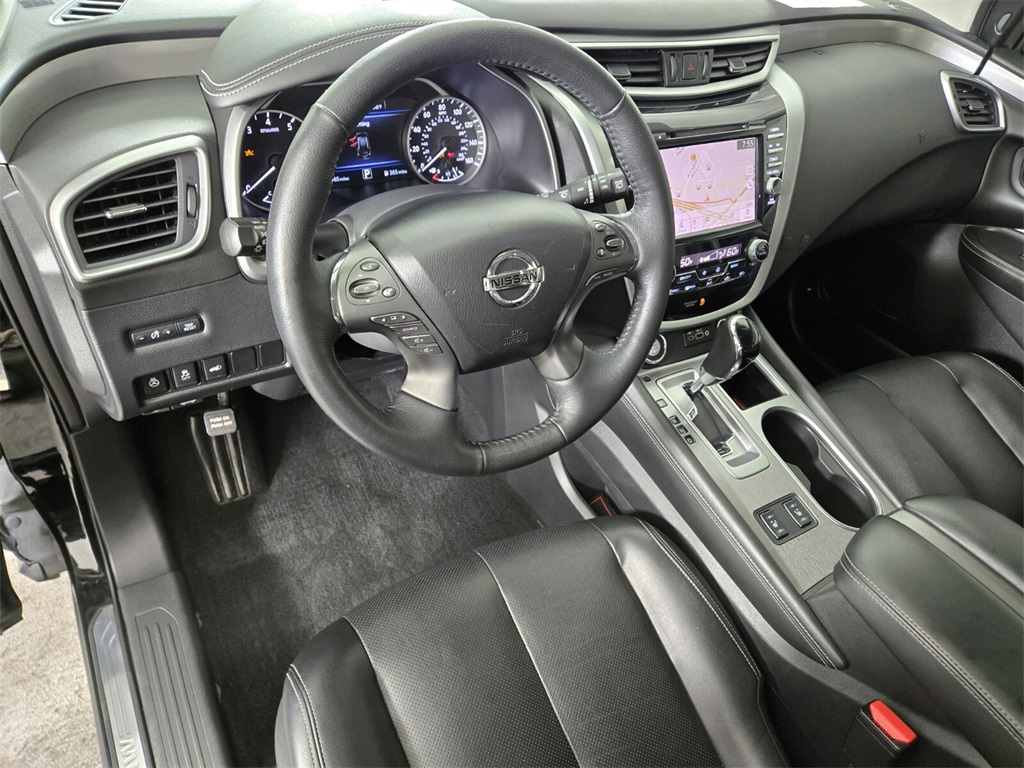 Vehicle image 14 of 39