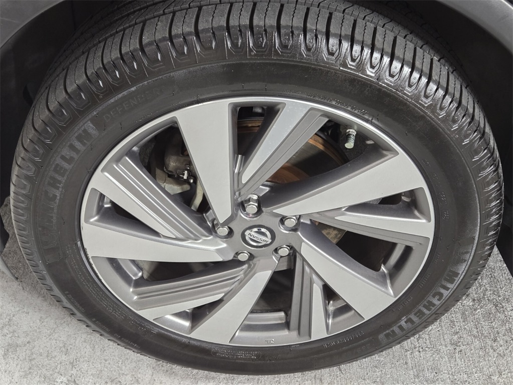 Vehicle image 11 of 39