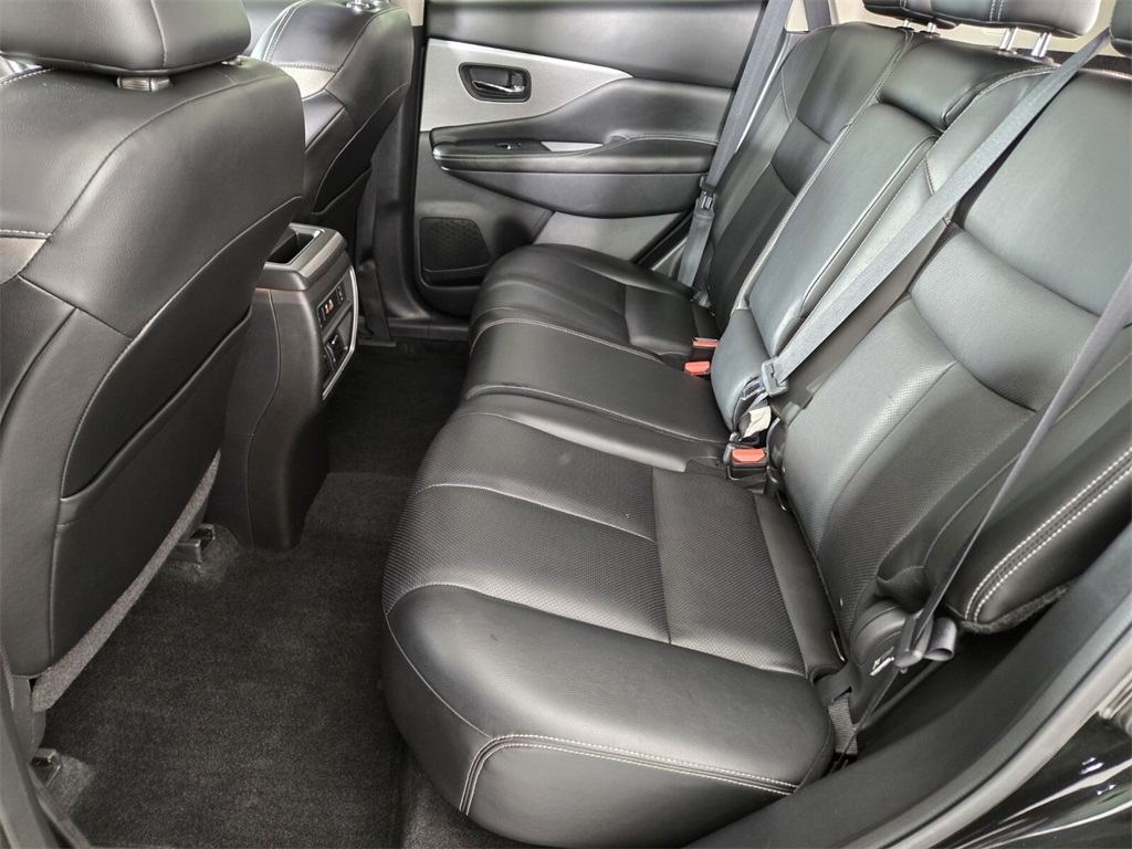 Vehicle image 15 of 39
