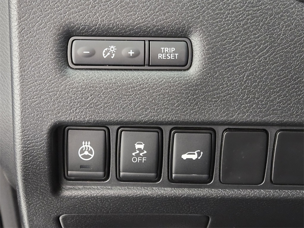 Vehicle image 24 of 39