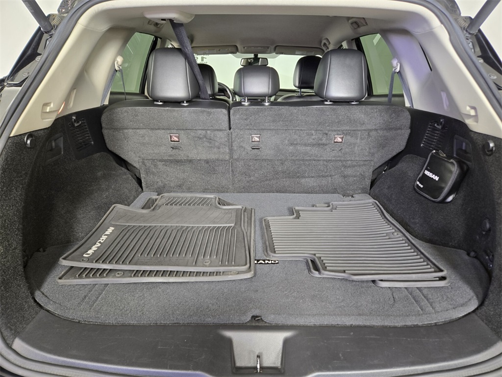 Vehicle image 16 of 39