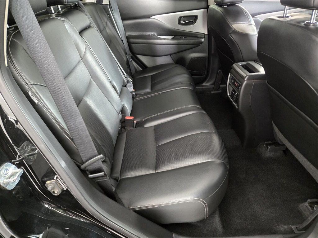 Vehicle image 17 of 39