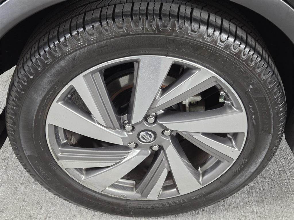 Vehicle image 9 of 39