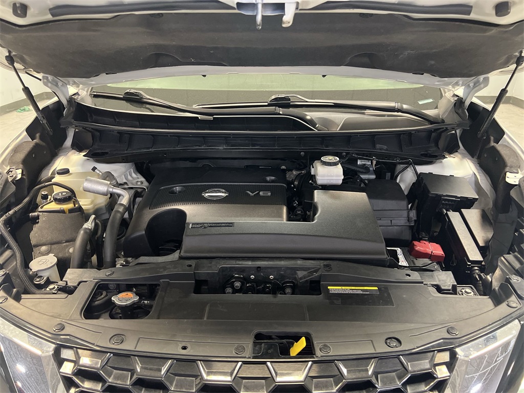 Vehicle image 10 of 32