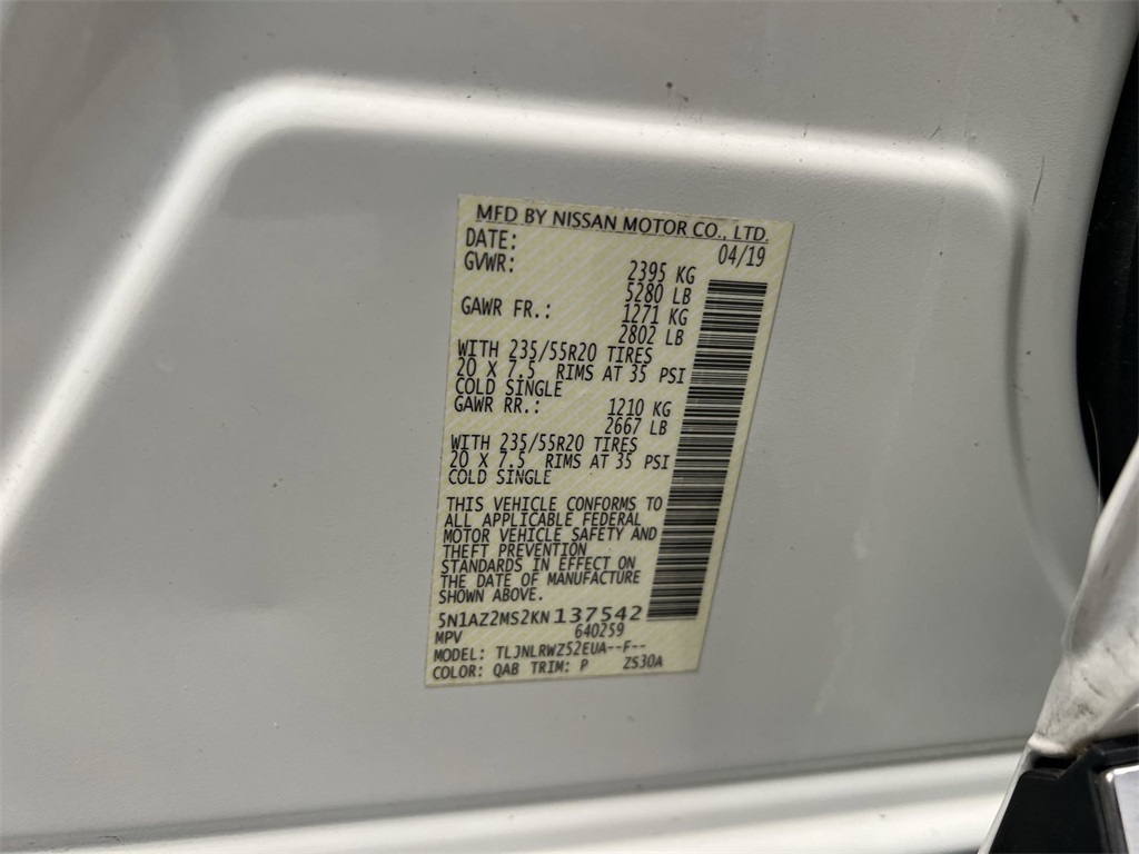 Vehicle image 27 of 32