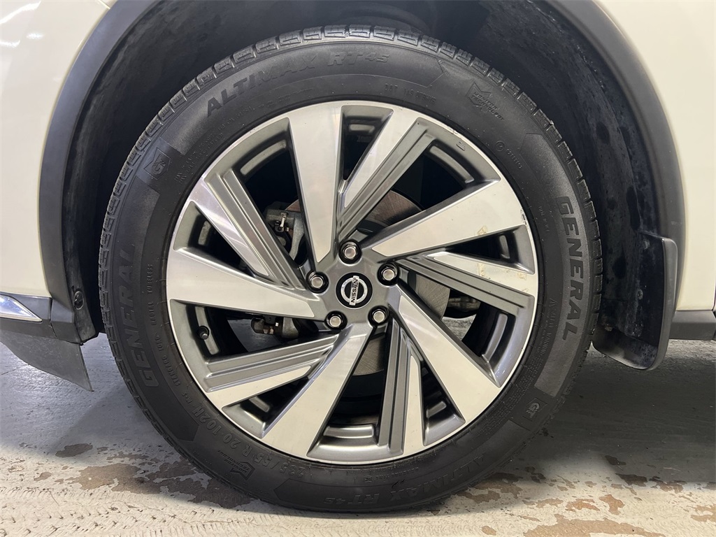 Vehicle image 11 of 32