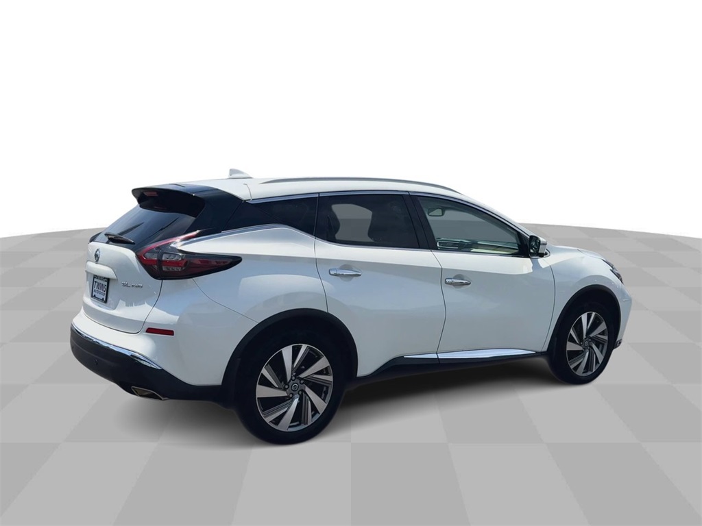 Vehicle image 6 of 32
