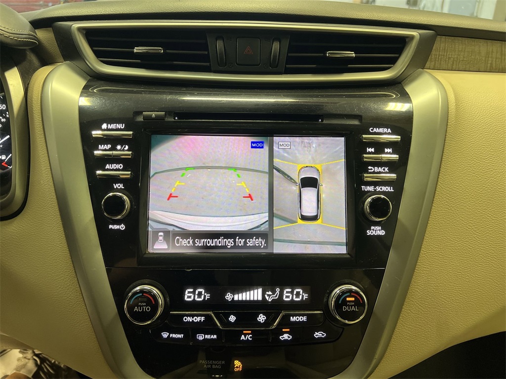 Vehicle image 23 of 32