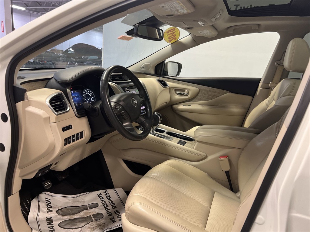 Vehicle image 18 of 32