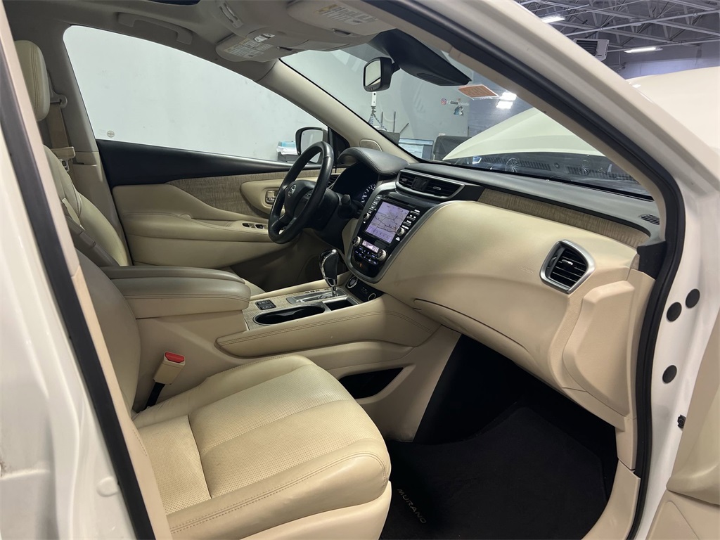 Vehicle image 29 of 32