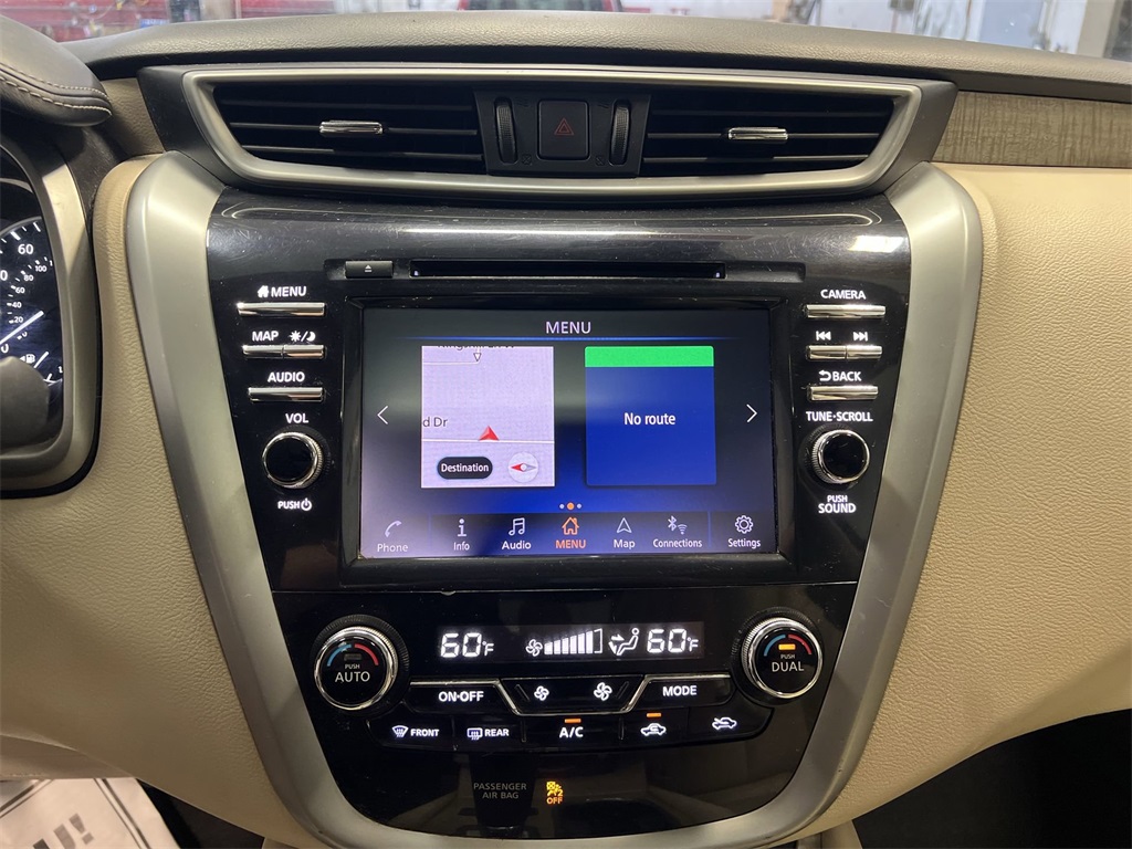 Vehicle image 22 of 32