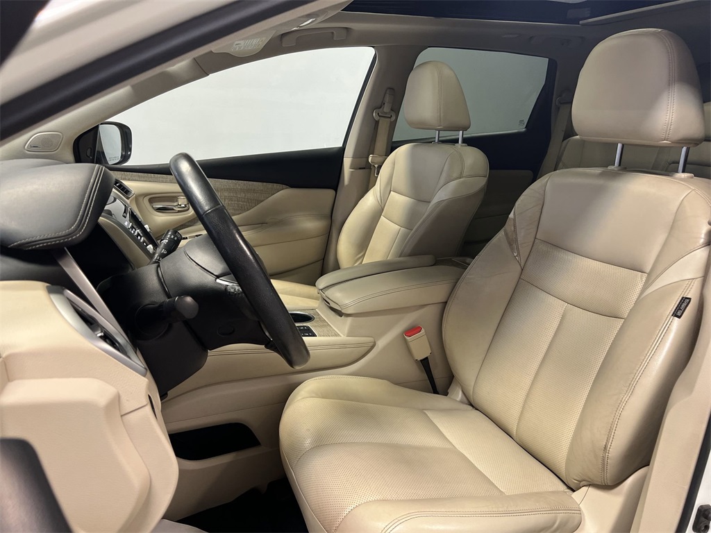 Vehicle image 13 of 32
