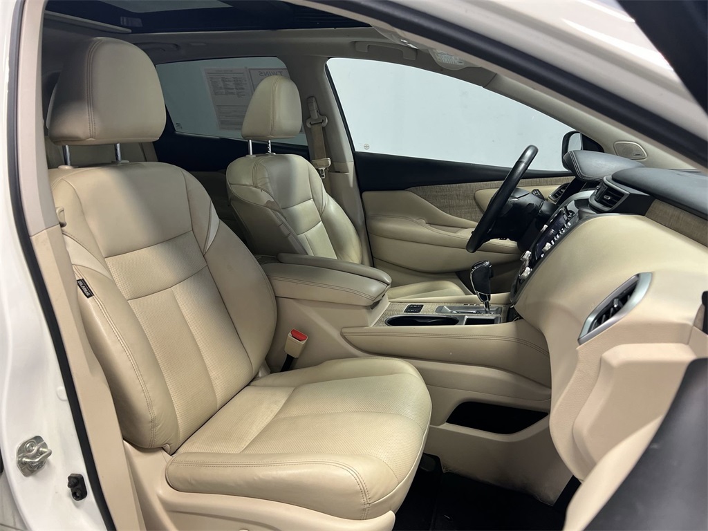 Vehicle image 14 of 32
