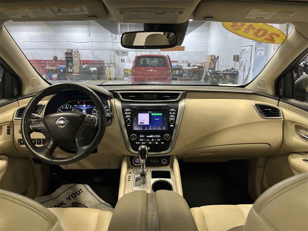 Vehicle image 17 of 32