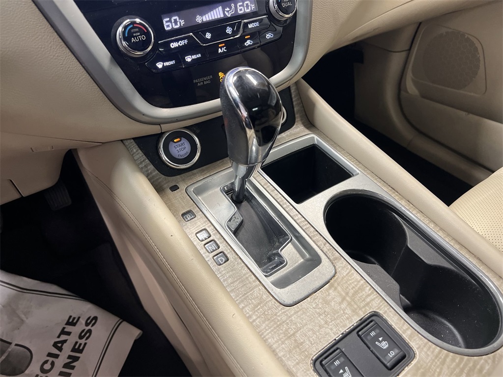 Vehicle image 24 of 32