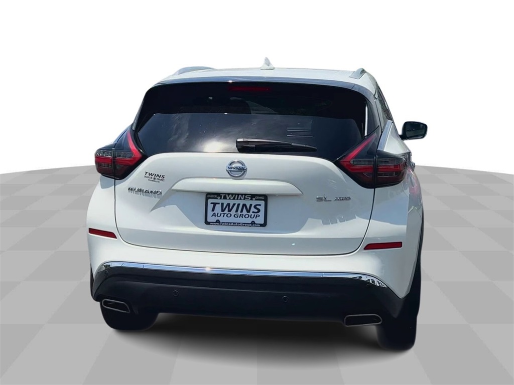 Vehicle image 7 of 32