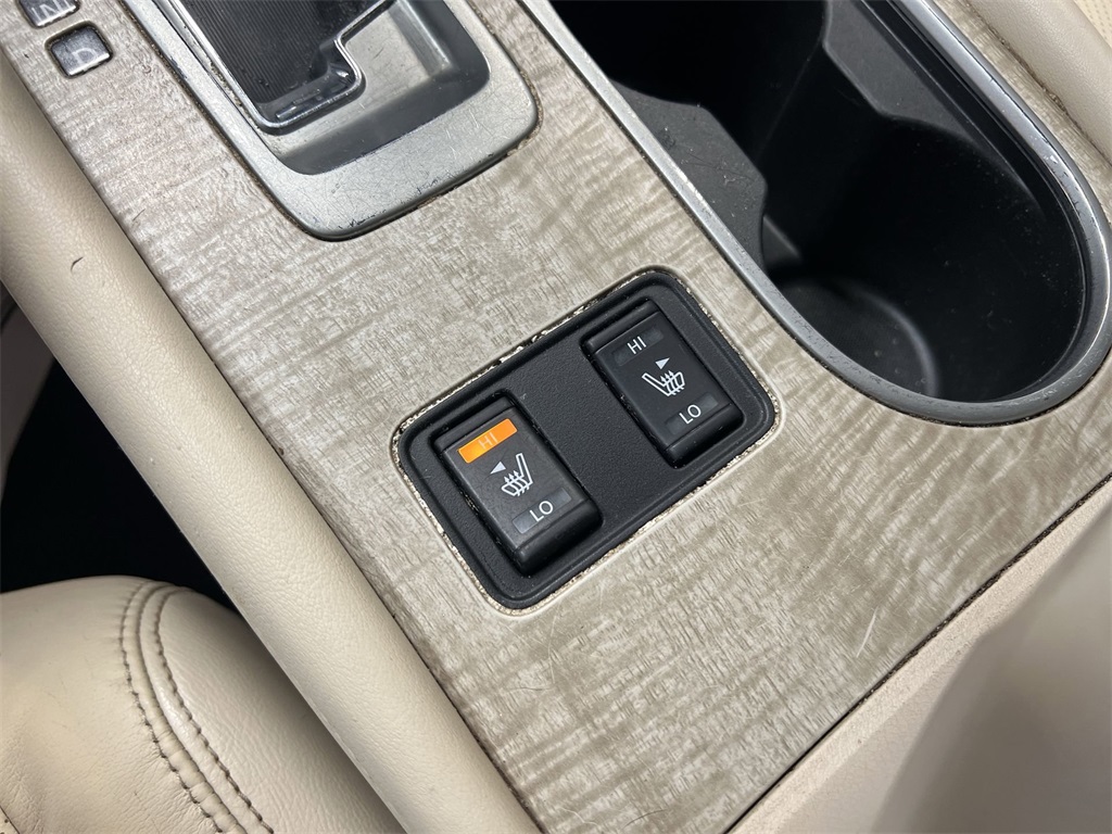 Vehicle image 26 of 32