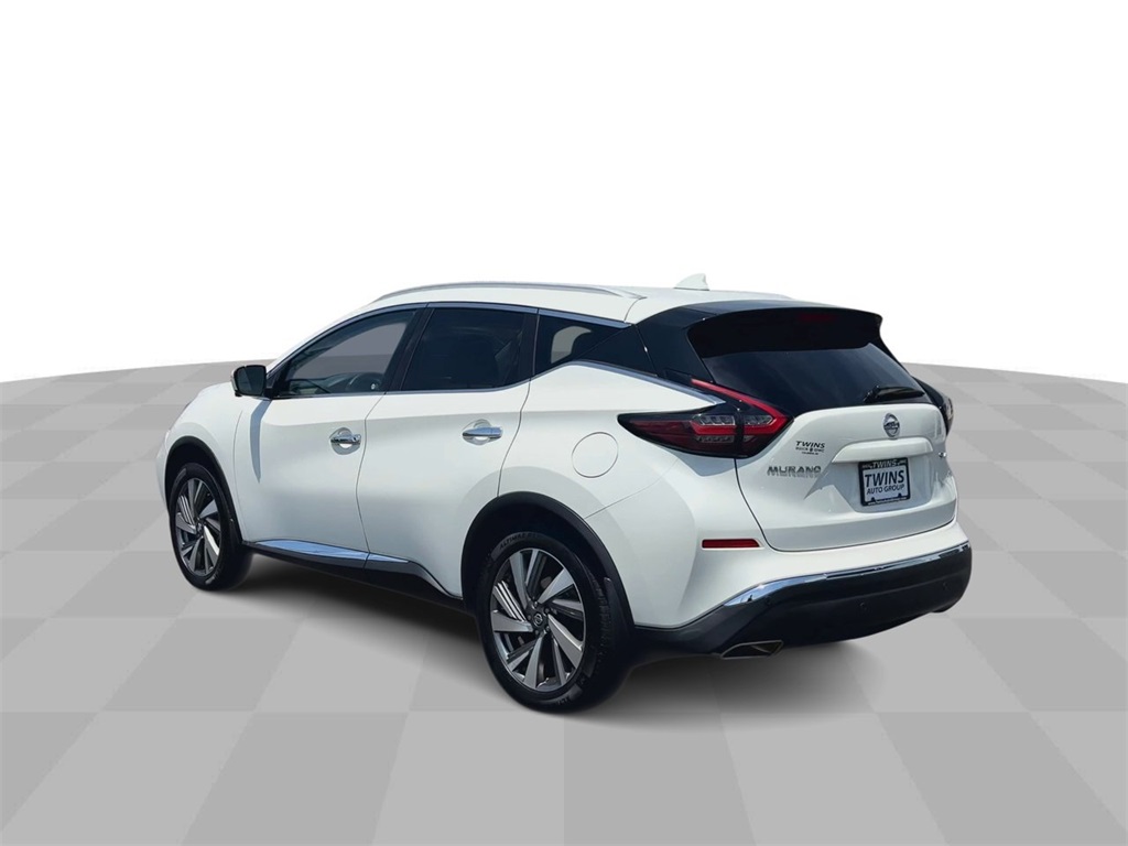 Vehicle image 8 of 32